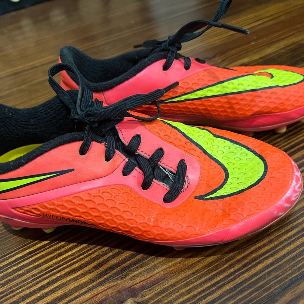 Kids cleats size 1 - Picture 3 of 5